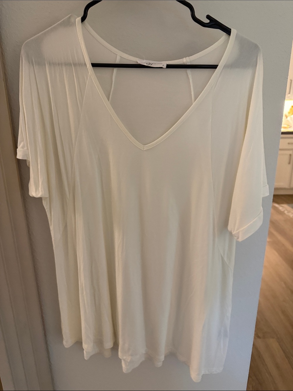 Carly Jean Los Angeles Ivory V-Neck Short Sleeve Top